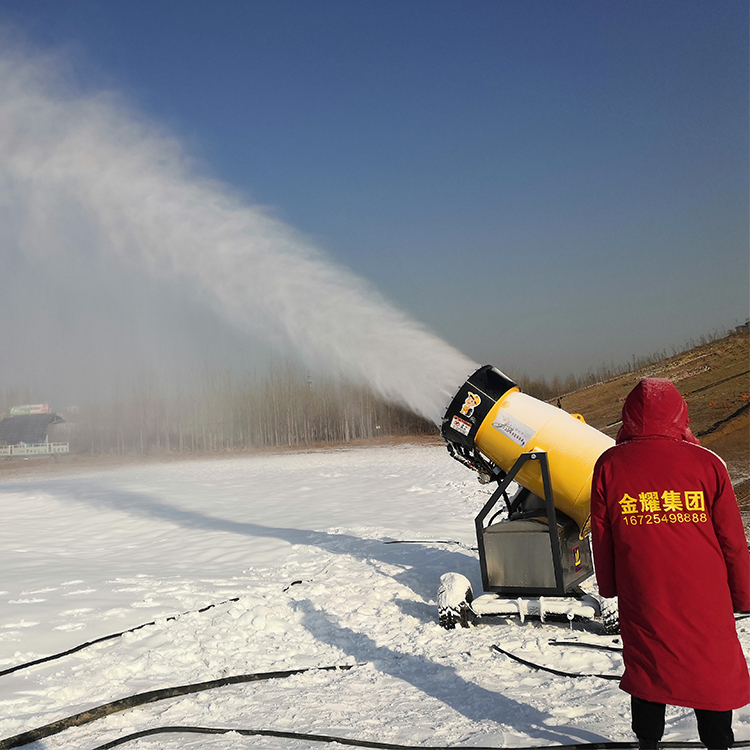 大功率室外造雪機(jī) 遠(yuǎn)距離遙控人工造雪機(jī)廠家