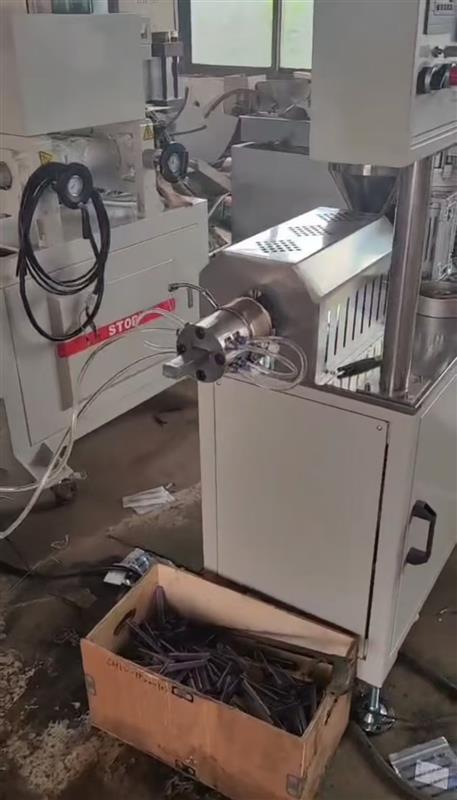 山東擠出發(fā)泡實(shí)驗(yàn)機(jī)