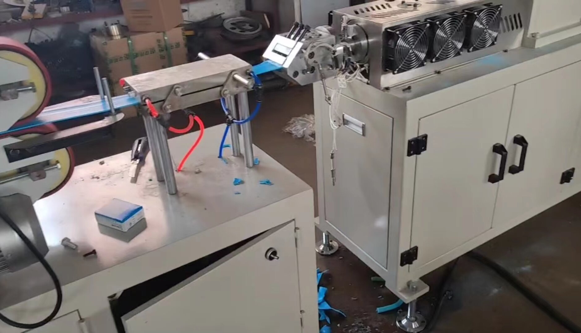 20擠出機(jī)雙螺桿