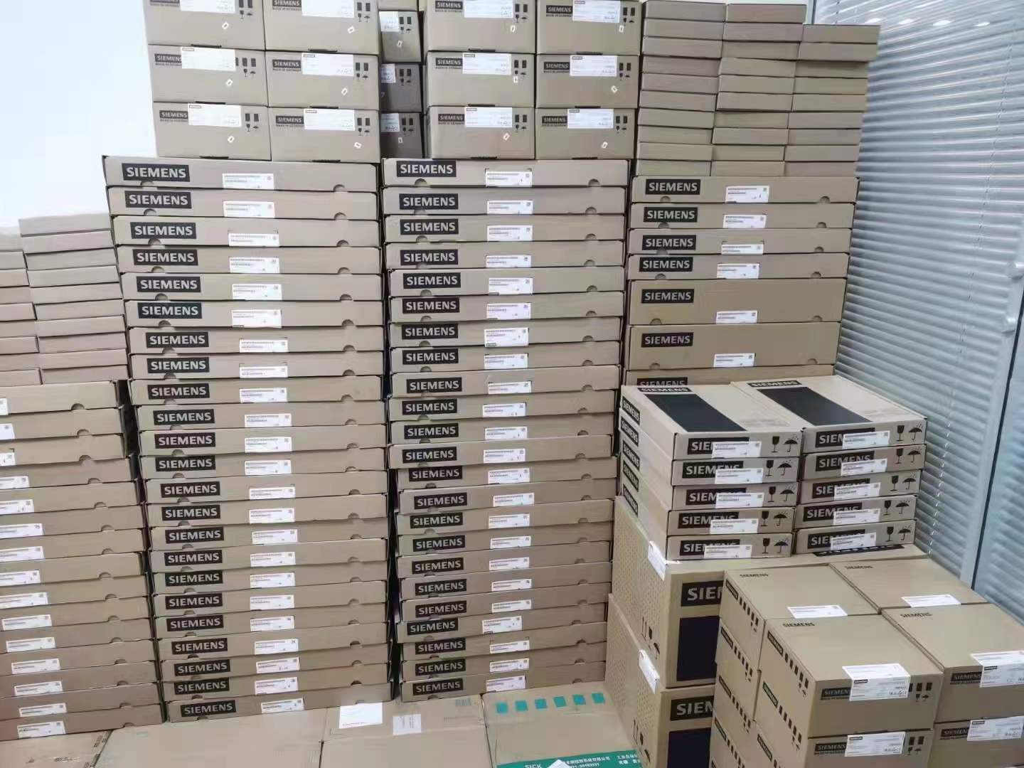 SIEMENS	6SL3511-1PE24-0AM0	變頻器