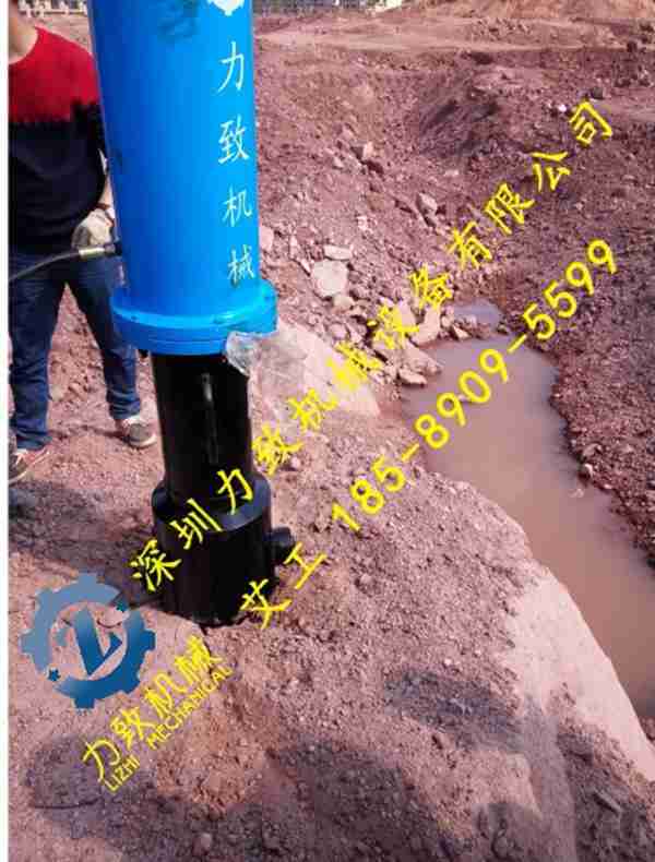 一種可以替代炸藥爆破巖石的大型液壓巖石脹裂器