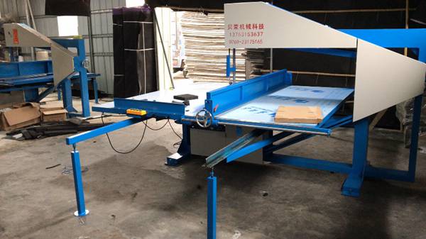 廣東貝榮機械蜂窩紙板立切機