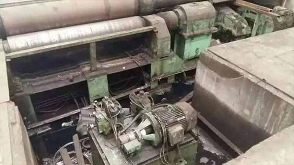 出售二手國(guó)產(chǎn)40-2米卷板機(jī)