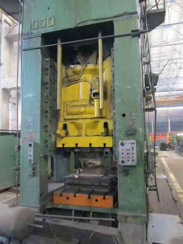 供二手俄羅斯1000噸閉式單點(diǎn)壓力機(jī)一臺(tái)