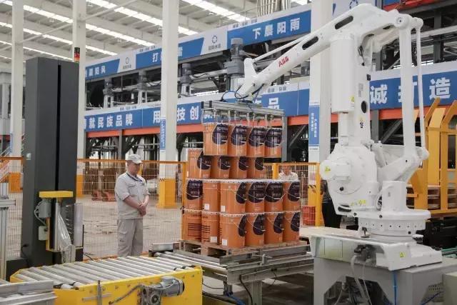 泰安飼料高位碼垛機器人生產廠家 本森專利研發(fā)生產