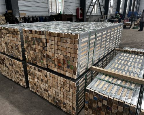 張家口鋼包木 鋼木龍骨規(guī)格多樣 可鍍鋅 工期短 大量現(xiàn)貨