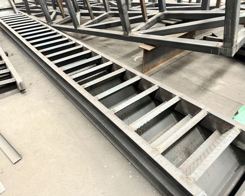 張家口鋼結(jié)構(gòu)樓梯定制 美觀實(shí)用節(jié)約空間 工期短 博泰鋼構(gòu)廠家