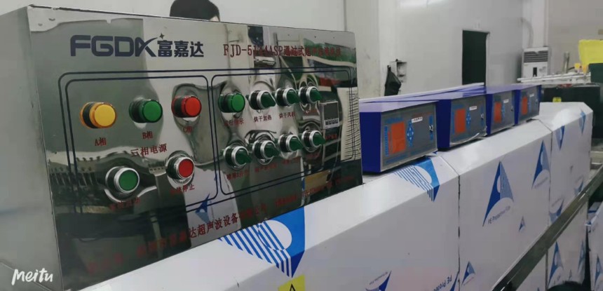 SMT鋼網(wǎng)噴淋清洗機、全自動高壓噴淋設(shè)備、深圳富嘉達非標定制高壓水流噴淋機器