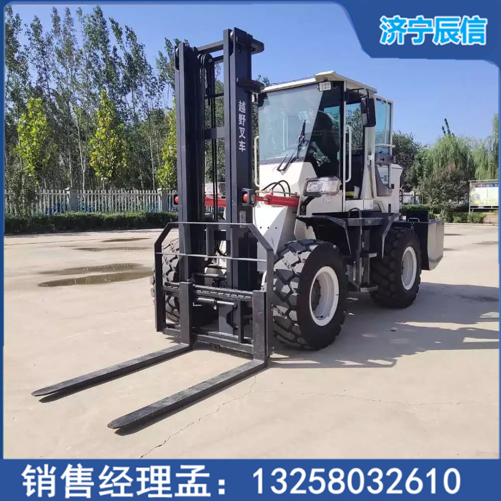 越野叉車(chē) 多功能搬運(yùn)越野叉車(chē) 四驅(qū)越野叉車(chē)