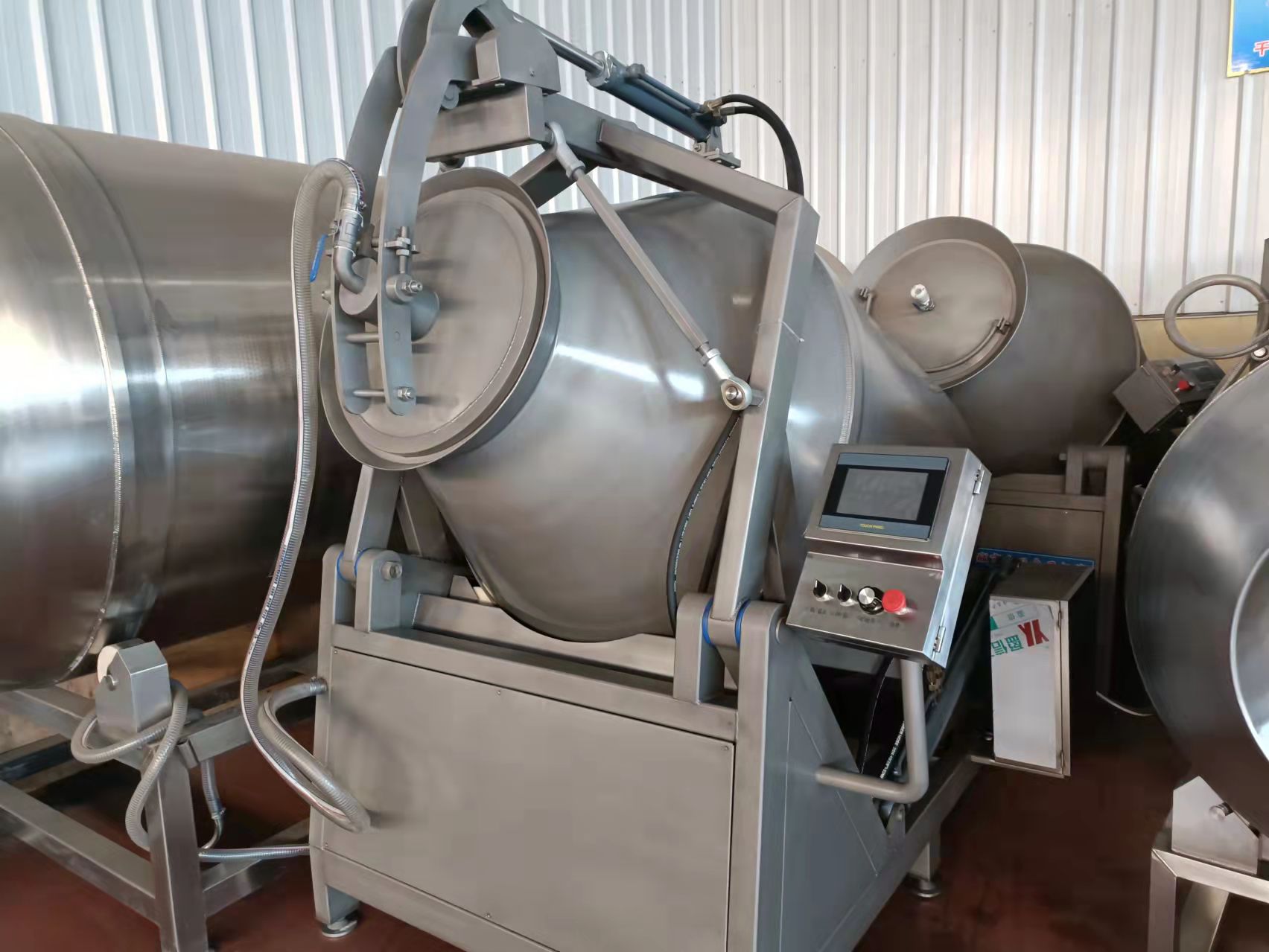 全自動(dòng)液壓真空滾揉機(jī)138 6364 6772 液壓滾揉機(jī)的好處