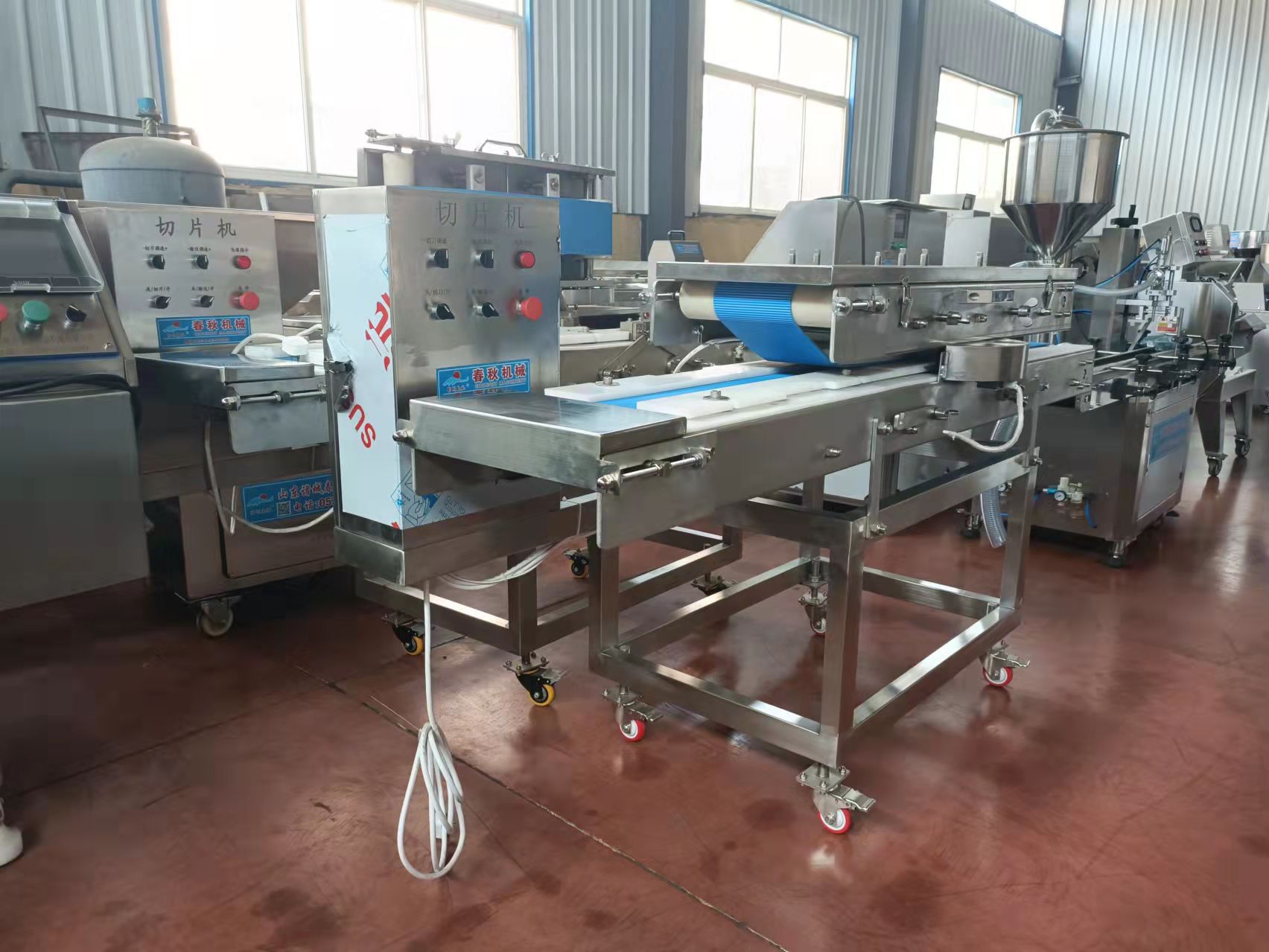 飛機(jī)餐肉夾饃開饃機(jī)，一款可調(diào)開口深淺厚薄的開饃機(jī)