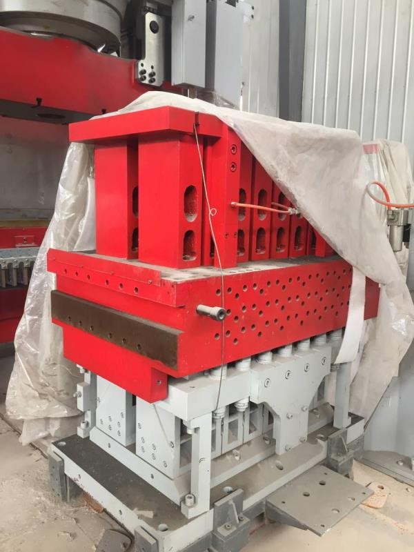 出售全自動(dòng)液壓磚機(jī)240*115*90多孔磚模具，設(shè)備狀況良好