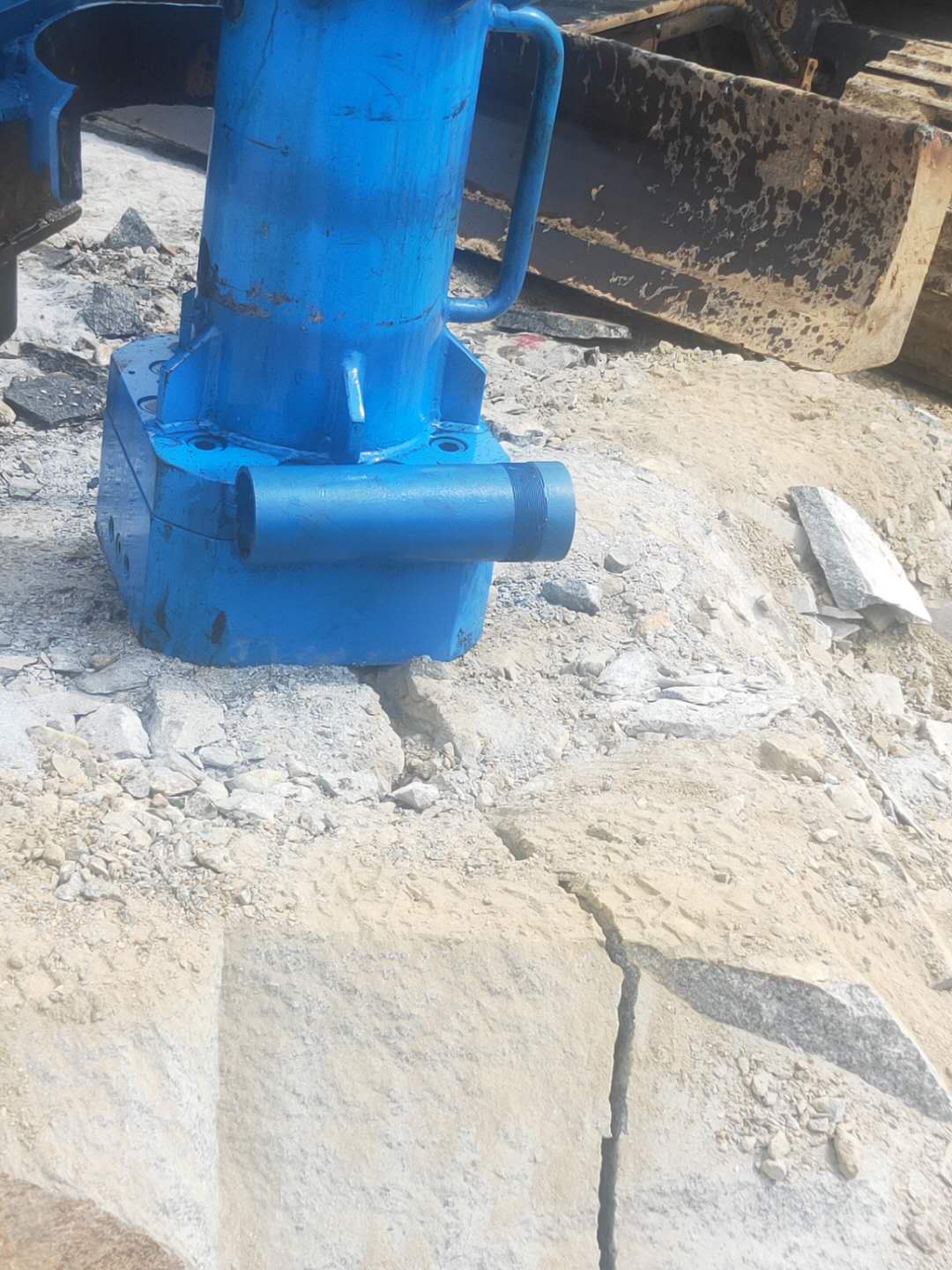 九江大型機載液壓劈裂機破拆露天土石方設(shè)備