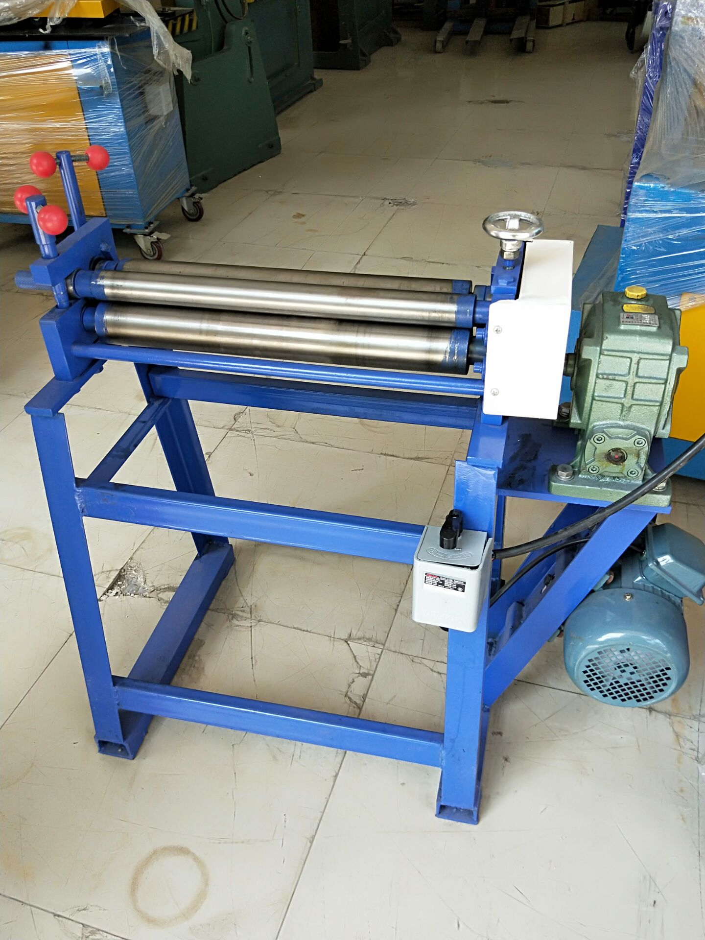 小型電動(dòng)卷板機(jī)     揭陽鐵皮卷圓機(jī)1.5X500