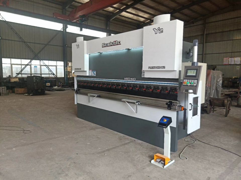 折彎機   液壓折彎機   160T/4000電液數(shù)控折彎機