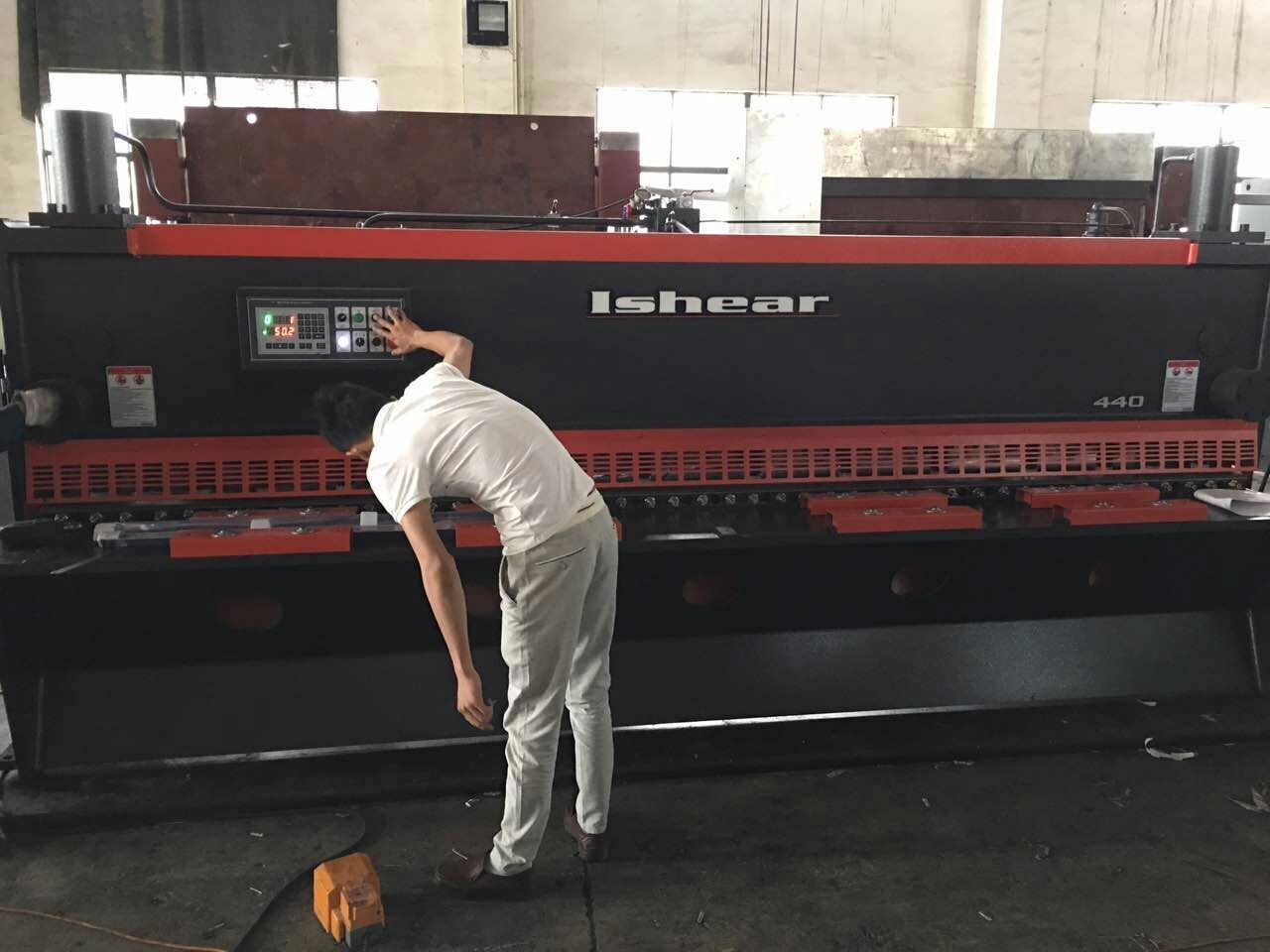 閘式剪板機(jī)    佛山剪板機(jī)6x2500