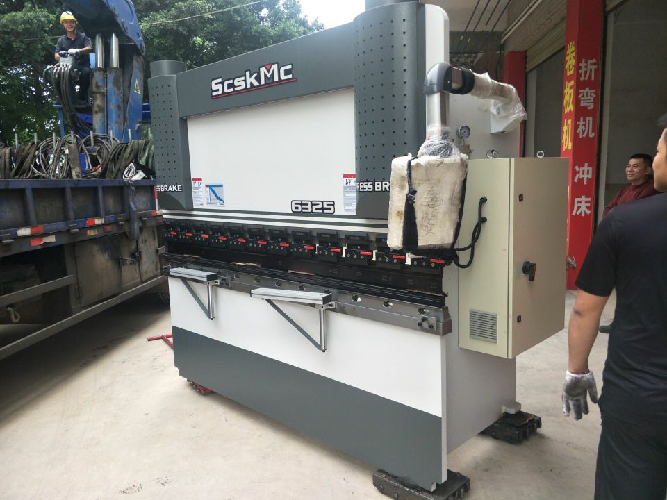 漳州63噸不銹鋼數(shù)控折彎?rùn)C(jī)   液壓折邊機(jī)