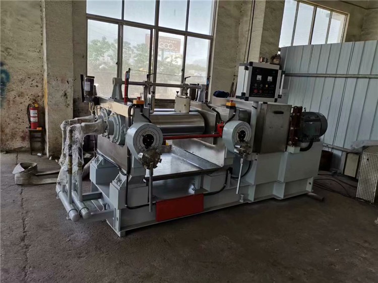 江蘇瑞興300型12寸開煉機廠家直銷-硅橡膠塑煉出片專用設(shè)備