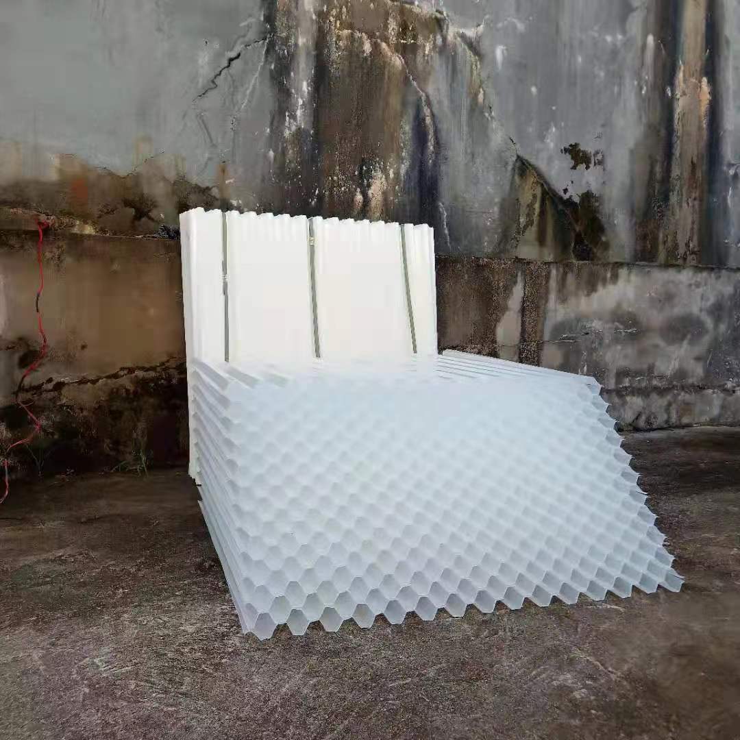 防雨罩、彩鋼防雨罩、輸送機防雨罩、輸送機防塵罩、皮帶機防雨罩