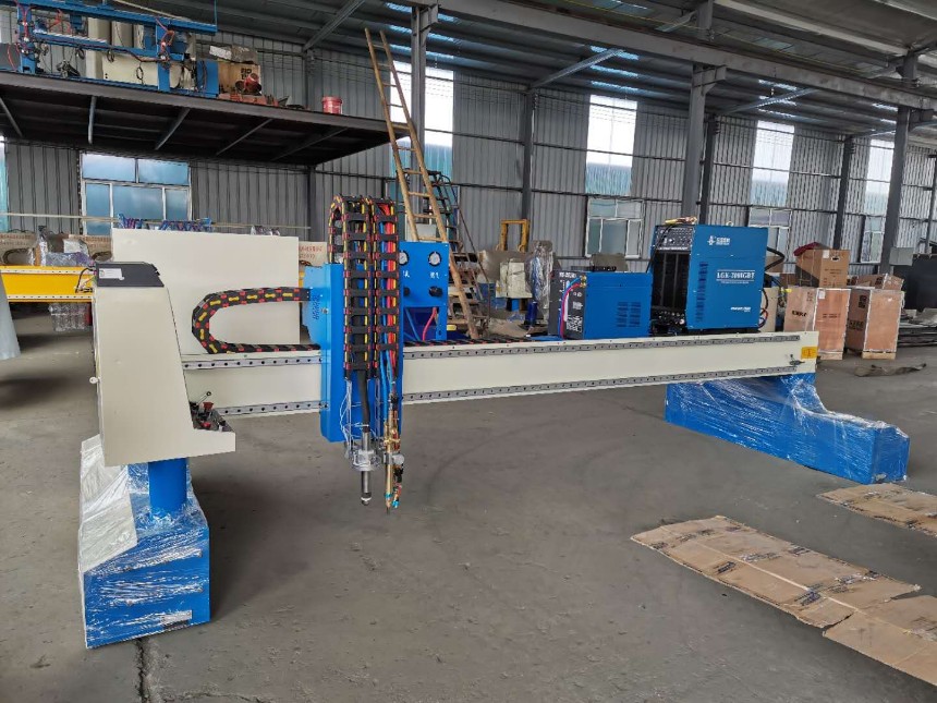 山東廣運(yùn)數(shù)控切割機(jī)廠家直銷4米8米數(shù)控火等兩用切割機(jī)