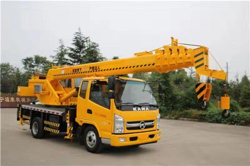 凱馬底盤8噸吊車