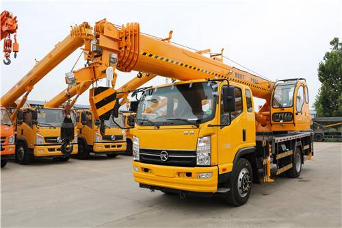 凱馬底盤12噸吊車