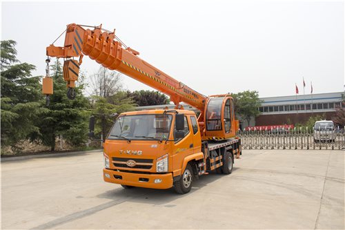 唐駿底盤8噸吊車