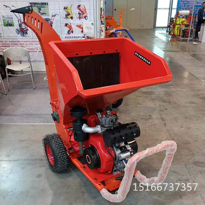 園林粉碎新勢(shì)力 小型移動(dòng)式樹(shù)枝粉碎機(jī)