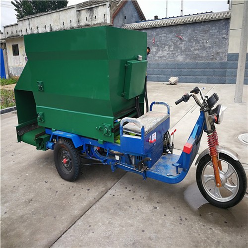 多用途電動三輪投料車 養(yǎng)牛場自動撒料車
