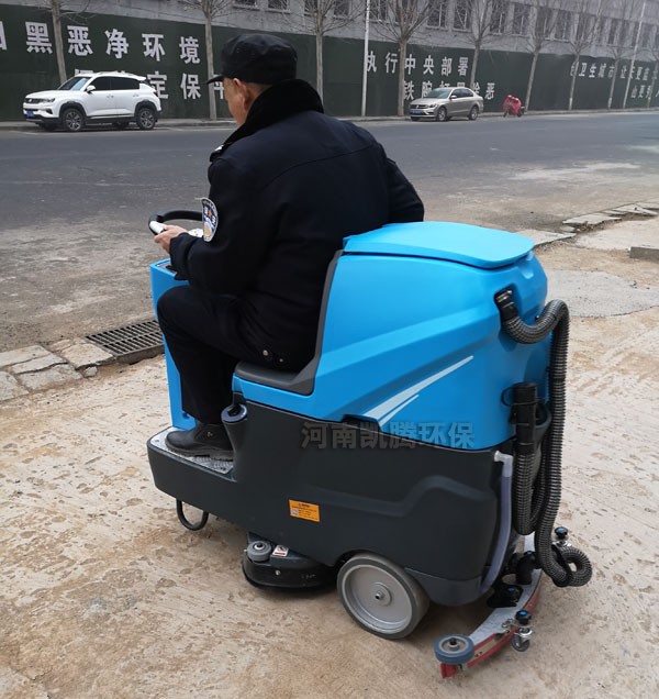 榆林物業(yè)停車廠洗地機(jī) 陜西大型小區(qū)車庫(kù)駕駛式洗地機(jī)