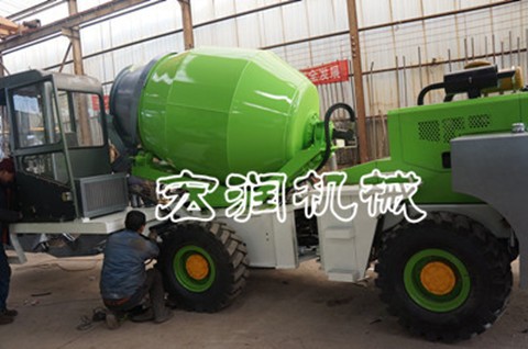 批發(fā)4方旋轉(zhuǎn)自上料攪拌車 鉸接式4方自上料攪拌車 攪拌車多少錢