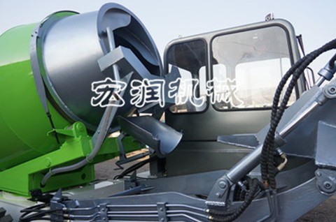 供應鉸接式4方自上料攪拌車 自動裝載移動式混凝土攪拌車哪家好