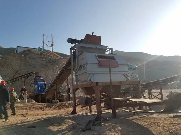 河南恒碩磁選設(shè)備 專(zhuān)業(yè)生產(chǎn)研發(fā)新型干式磁選機(jī)