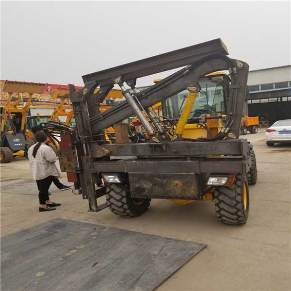 直銷高速裝載機(jī)打樁機(jī) 全液壓護(hù)欄打鉆一體機(jī) 公路護(hù)欄鉆孔機(jī)供應(yīng)