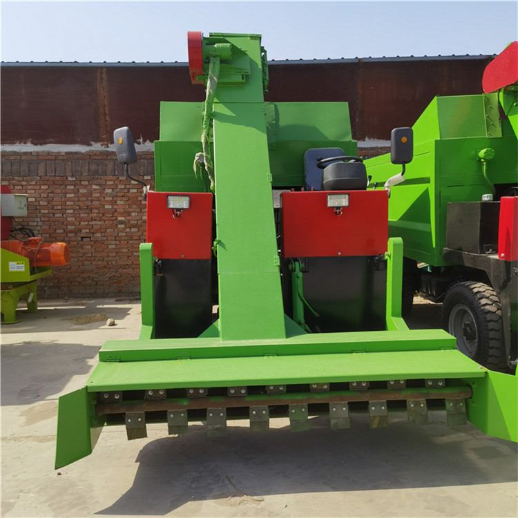 大馬力柴油清糞車 地面牛糞清理運(yùn)輸機(jī)