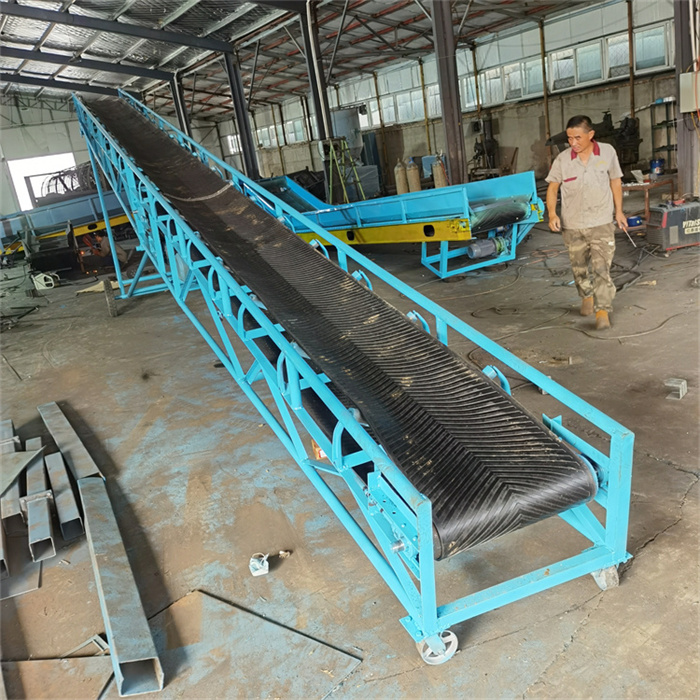 大傾角裙邊格擋輸送機(jī) 帶式自動(dòng)上料機(jī)