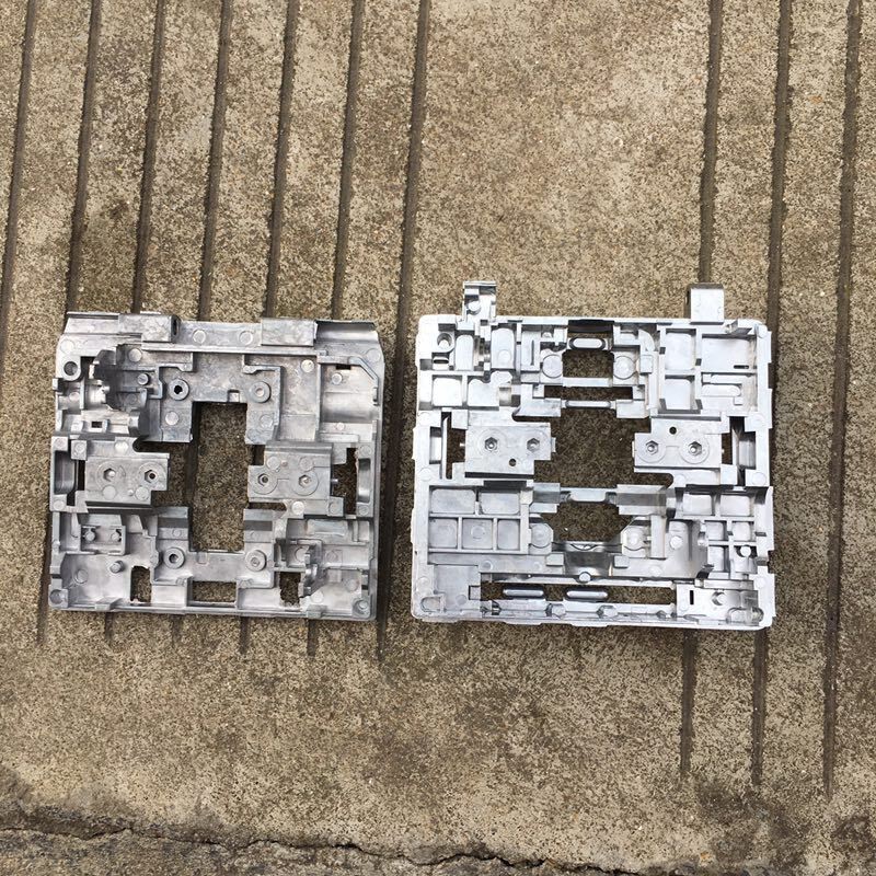 合金腔體去毛刺-打磨拋光設備-蘇州環(huán)越科技專業(yè)金屬表面處理