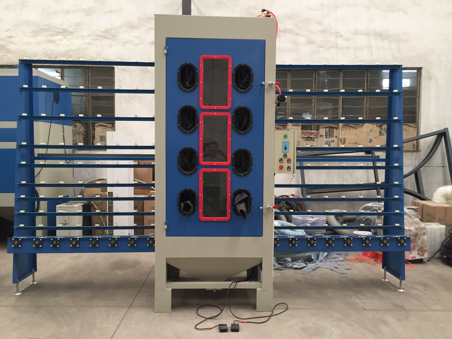 供應(yīng)東莞智能鏡噴砂機立式全自動玻璃噴砂機