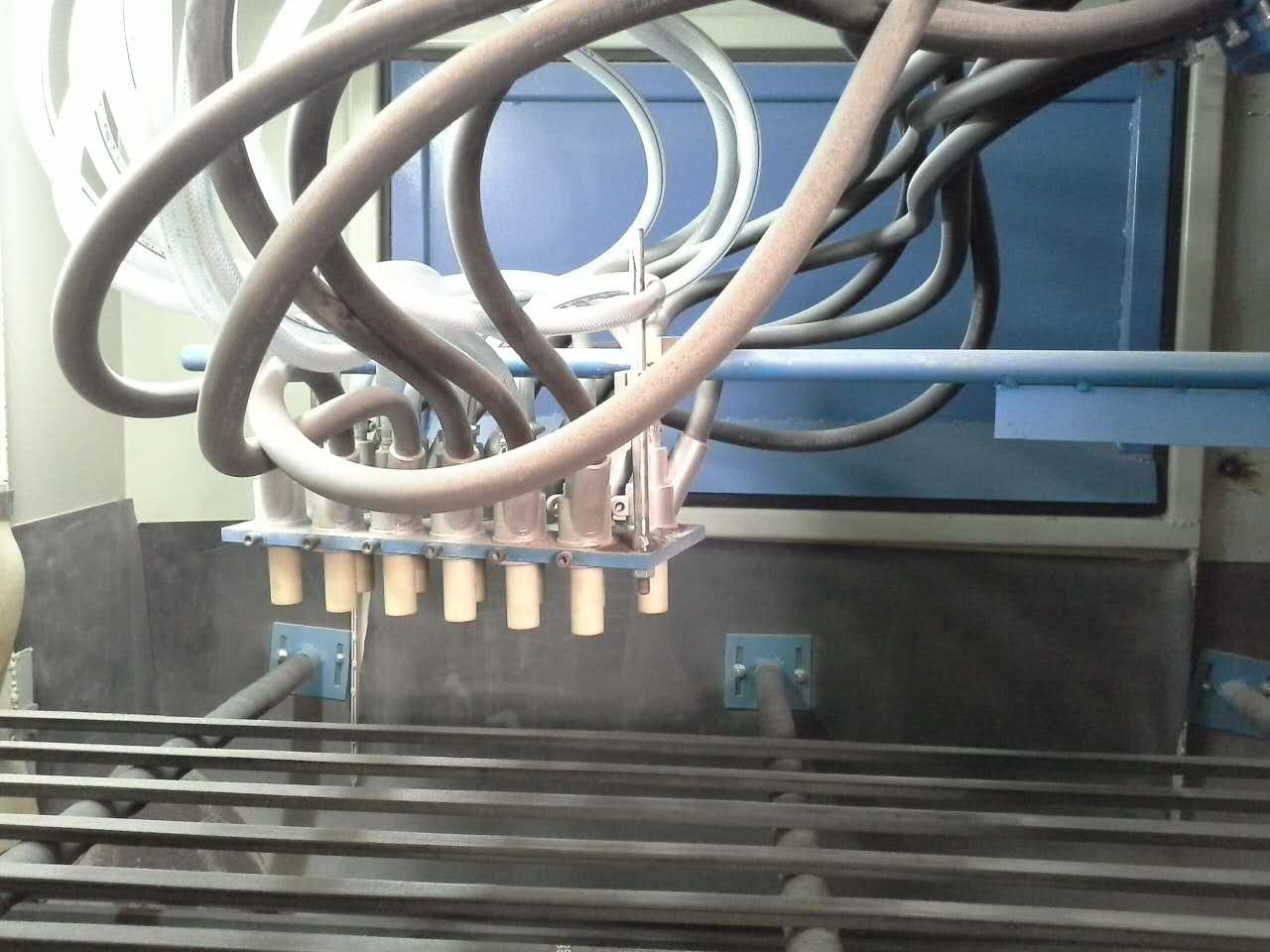 平面輸送玻璃五金件壓鑄件不銹鋼全自動噴砂機