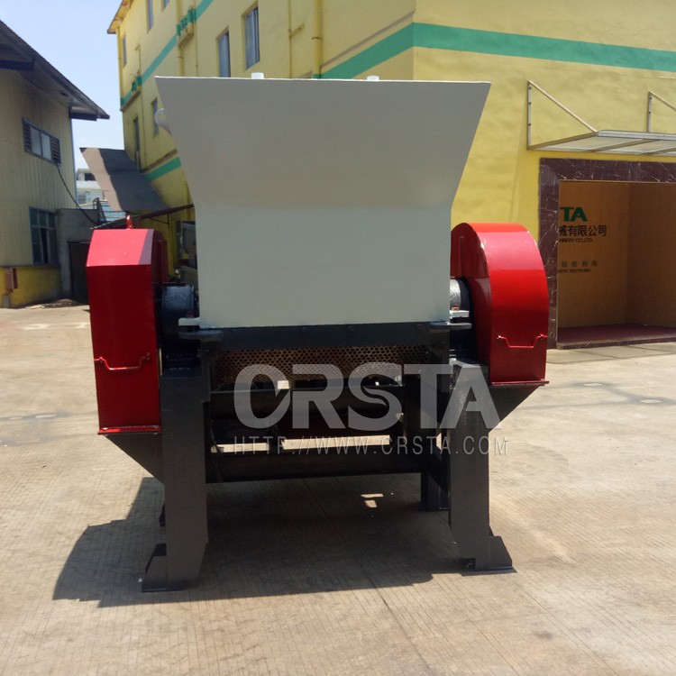 PET瓶粉碎機(jī)-塑料制品破碎設(shè)備-供應(yīng)廠家-塑料再生加工設(shè)備-東莞柯達(dá)機(jī)械