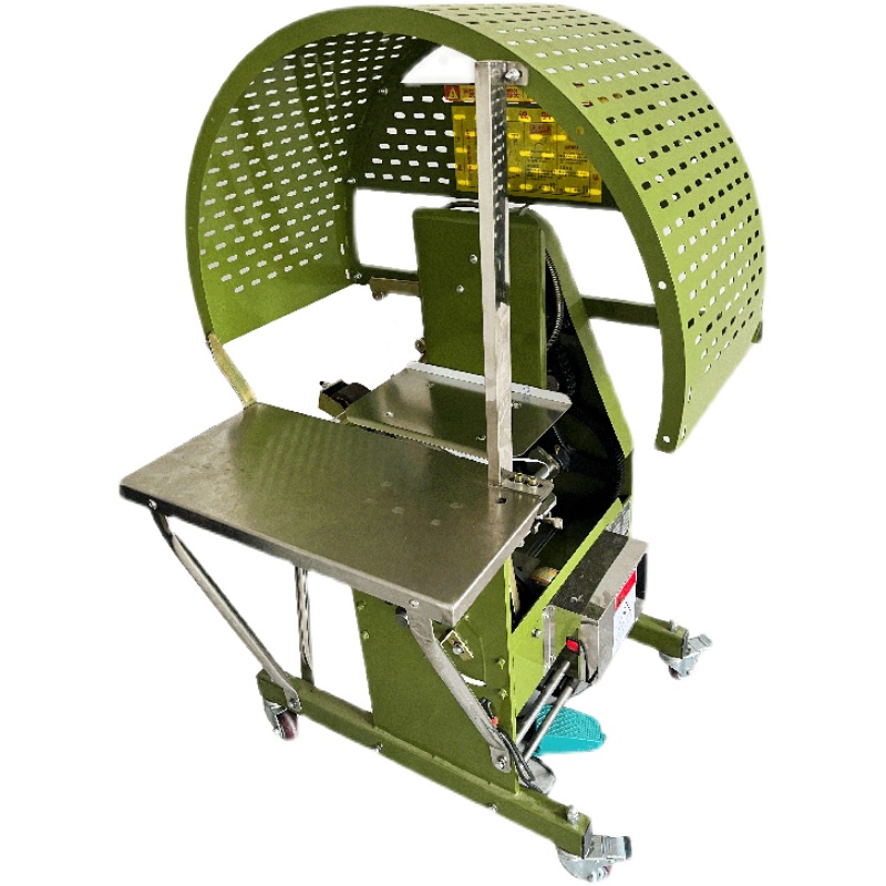 昆勁打包機(jī)PE結(jié)束帶機(jī)是一種廣泛應(yīng)用于包裝行業(yè)的設(shè)備