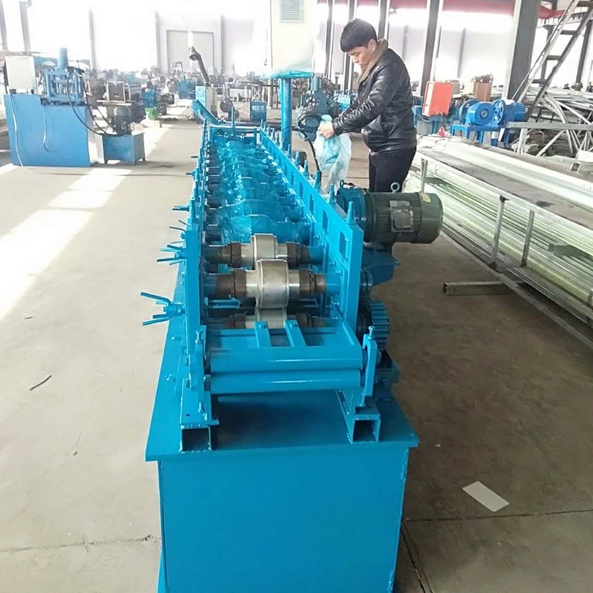 河西農(nóng)業(yè)溫室棚膜卡槽機(jī)