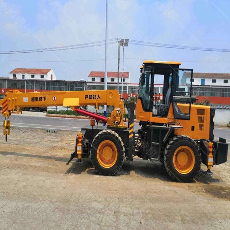 廠家直銷(xiāo)輪胎式起重機(jī)  5噸四驅(qū)越野行走吊車(chē) 小型鏟車(chē)吊