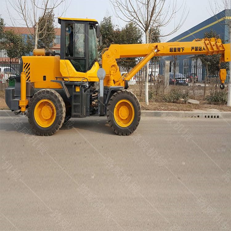 小型四驅(qū)越野吊車(chē) 裝載式越野隨車(chē)吊  多功能自行走起重機(jī)