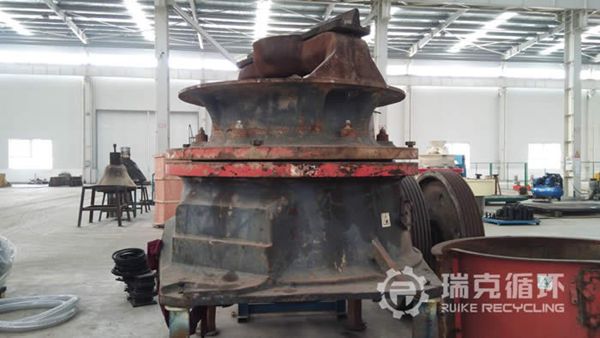 山特CH440圓錐破碎機(jī)維修