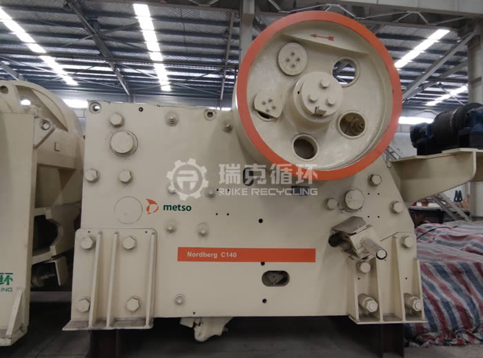出售二手美卓C140顎式破碎機
