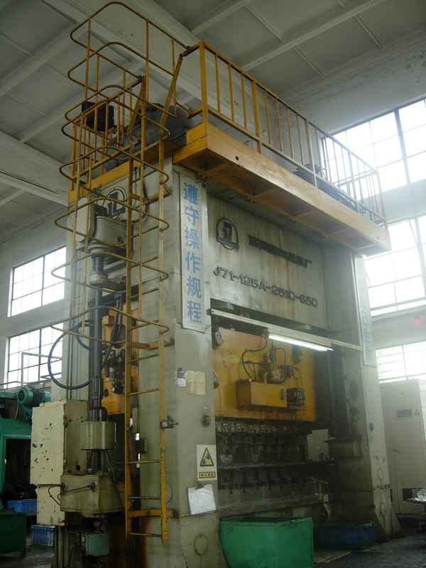 低價轉(zhuǎn)讓：二手濟南產(chǎn)125t多工位自動沖床/沖床 