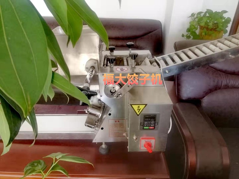 山東水餃機廠家直銷 包合式全自動小型水餃機器 sj-100型機器