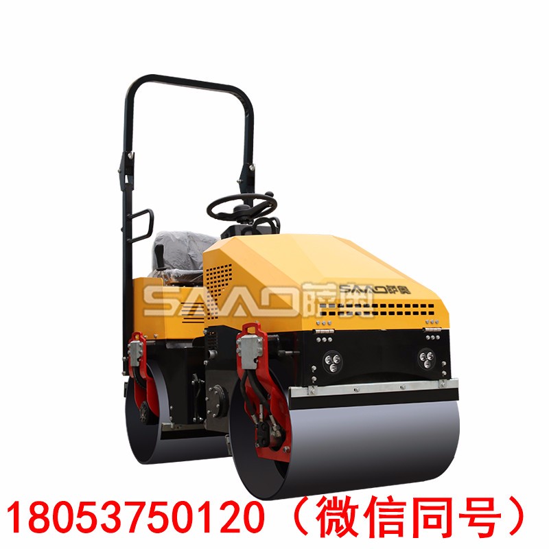 雙驅(qū)行走的壓路機(jī)