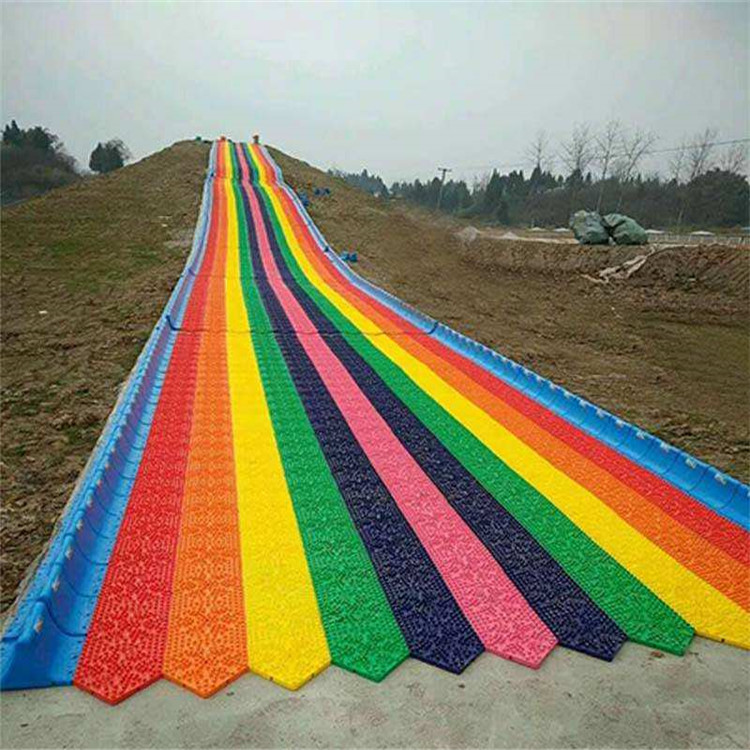 彩虹滑道拼接 人工滑草規(guī)劃設(shè)計(jì) 人工大面積鋪蓋